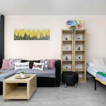 Charming With Balcony In By Renters *