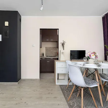 Apartmán Charming With Balcony In By Renters *
