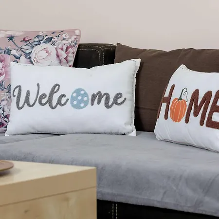 Charming With Balcony In By Renters *