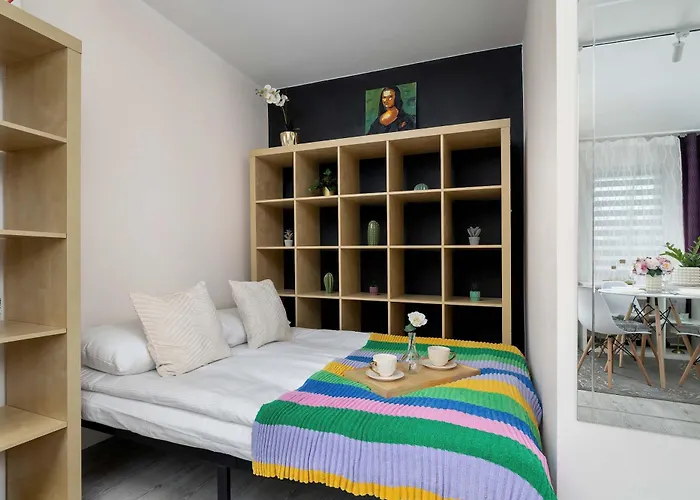 Apartmán Charming With Balcony In By Renters