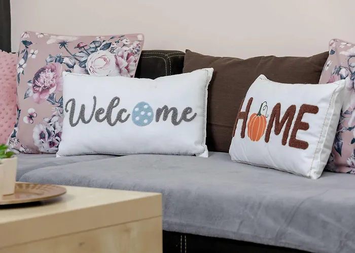 Charming With Balcony In By Renters *